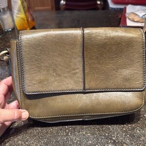 Elegant Like New Olive Leather Handbag -unbranded, magnetic snaps